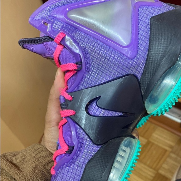 Nike LeBron 19 “DJ Bron Wild Berry Hyper Pink Teal” - Picture 15 of 17